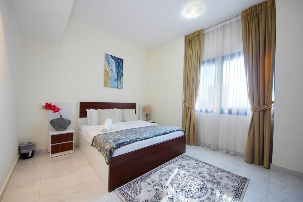 Apartment Contemporary 1br With Stunning Views In Jvc By Bhavan